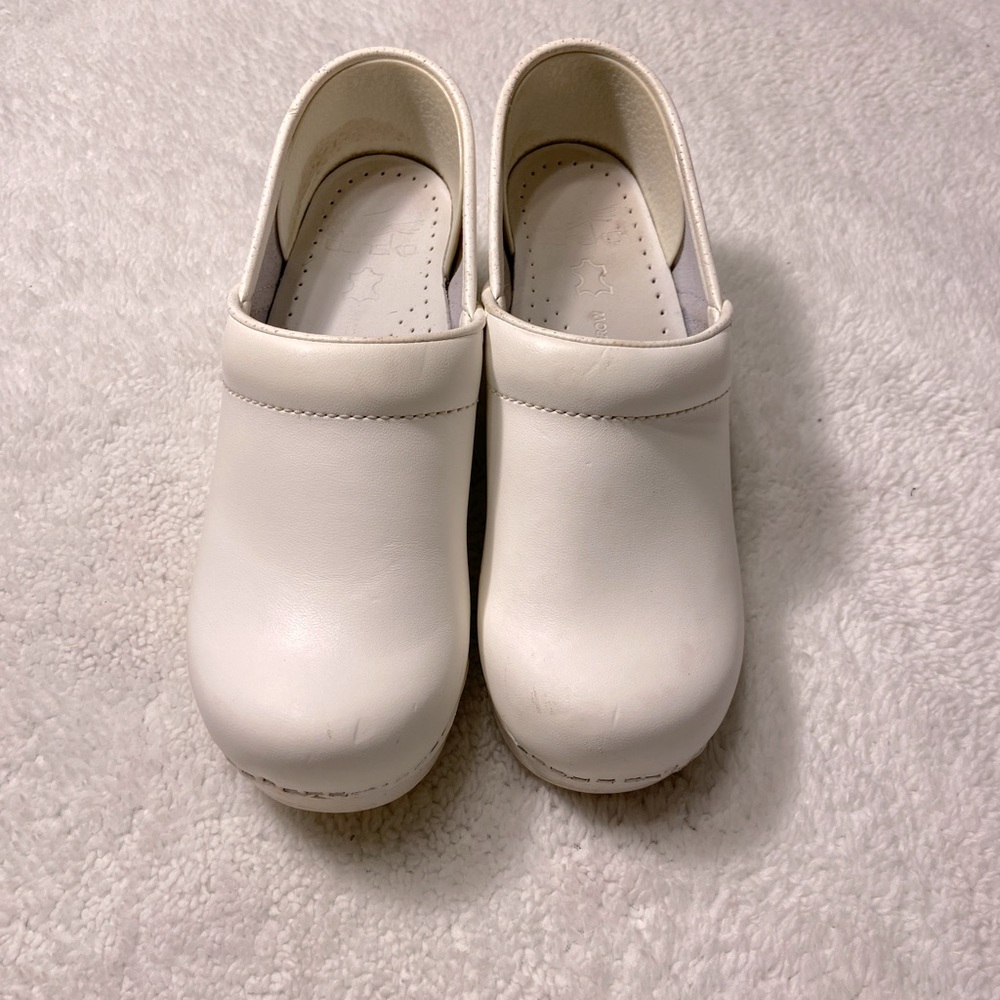 Dansko White Clogs Sz 36 Nursing